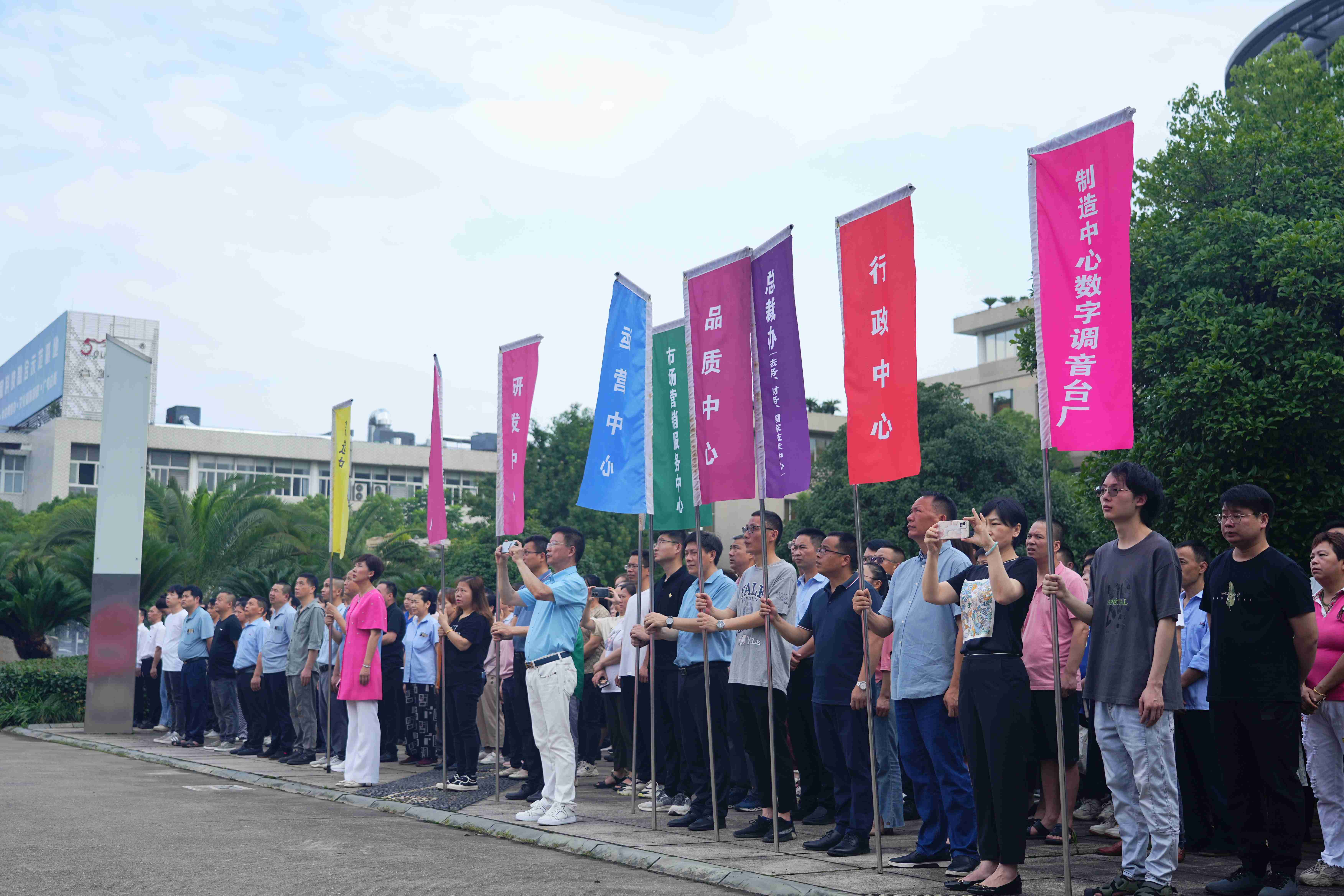 弘揚(yáng)愛國主義精神，音王慶賀黨的生日