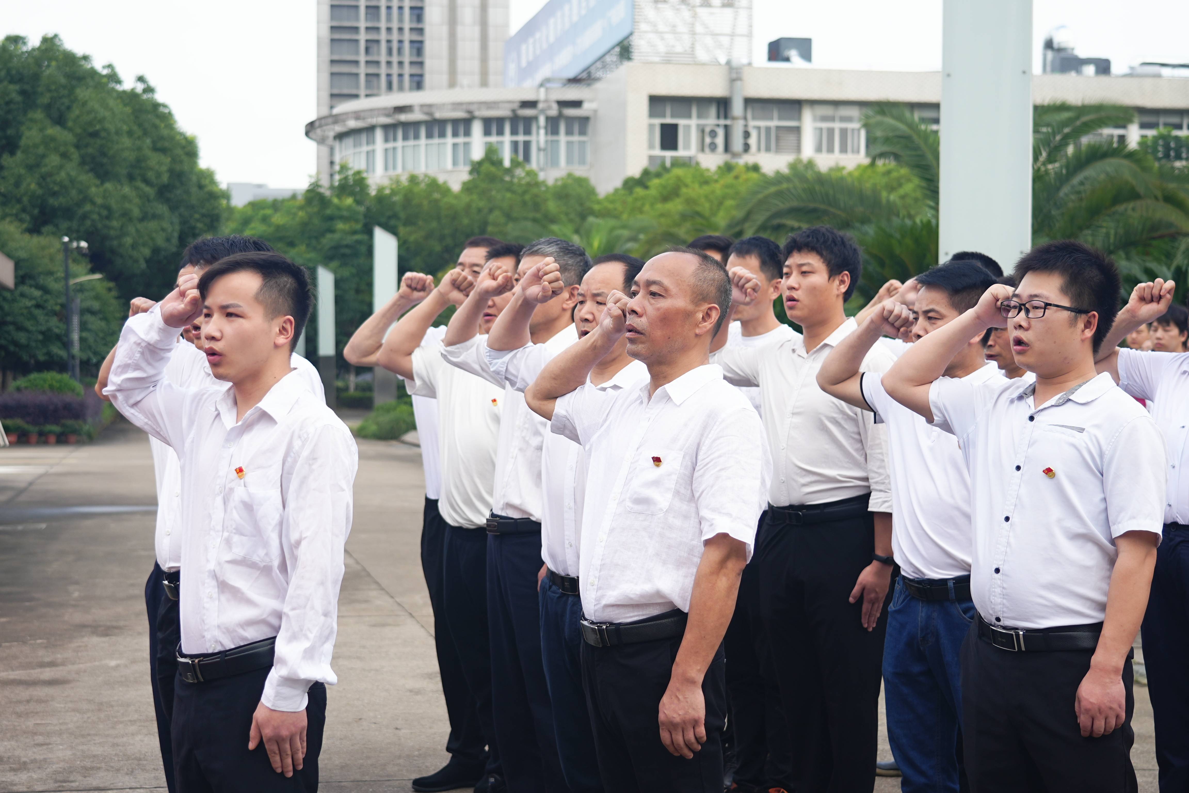 弘揚(yáng)愛國主義精神，音王慶賀黨的生日