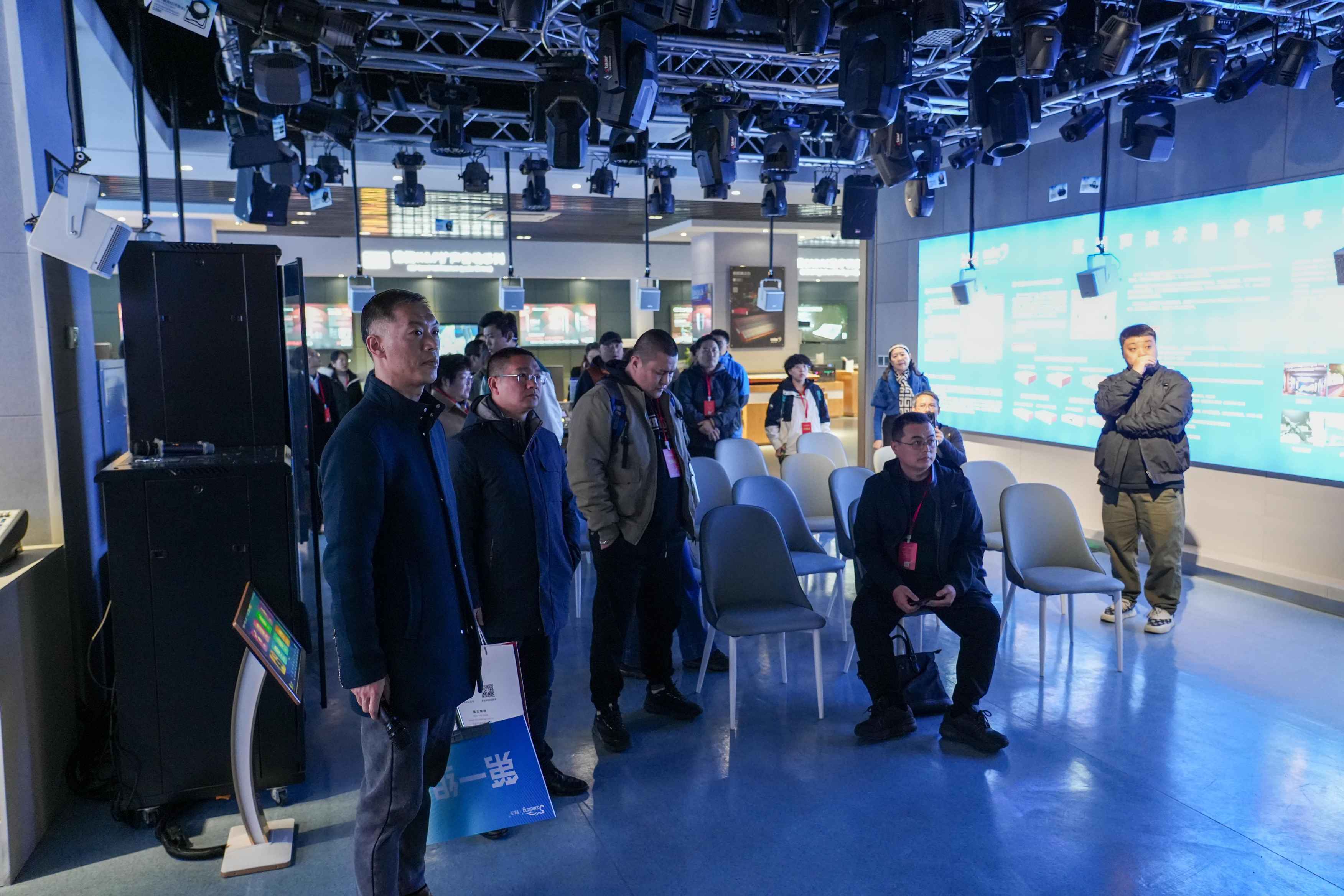 2024校園影視教育成果展示暨“元宇宙VR創(chuàng)意編程”培訓活動在音王成功舉辦