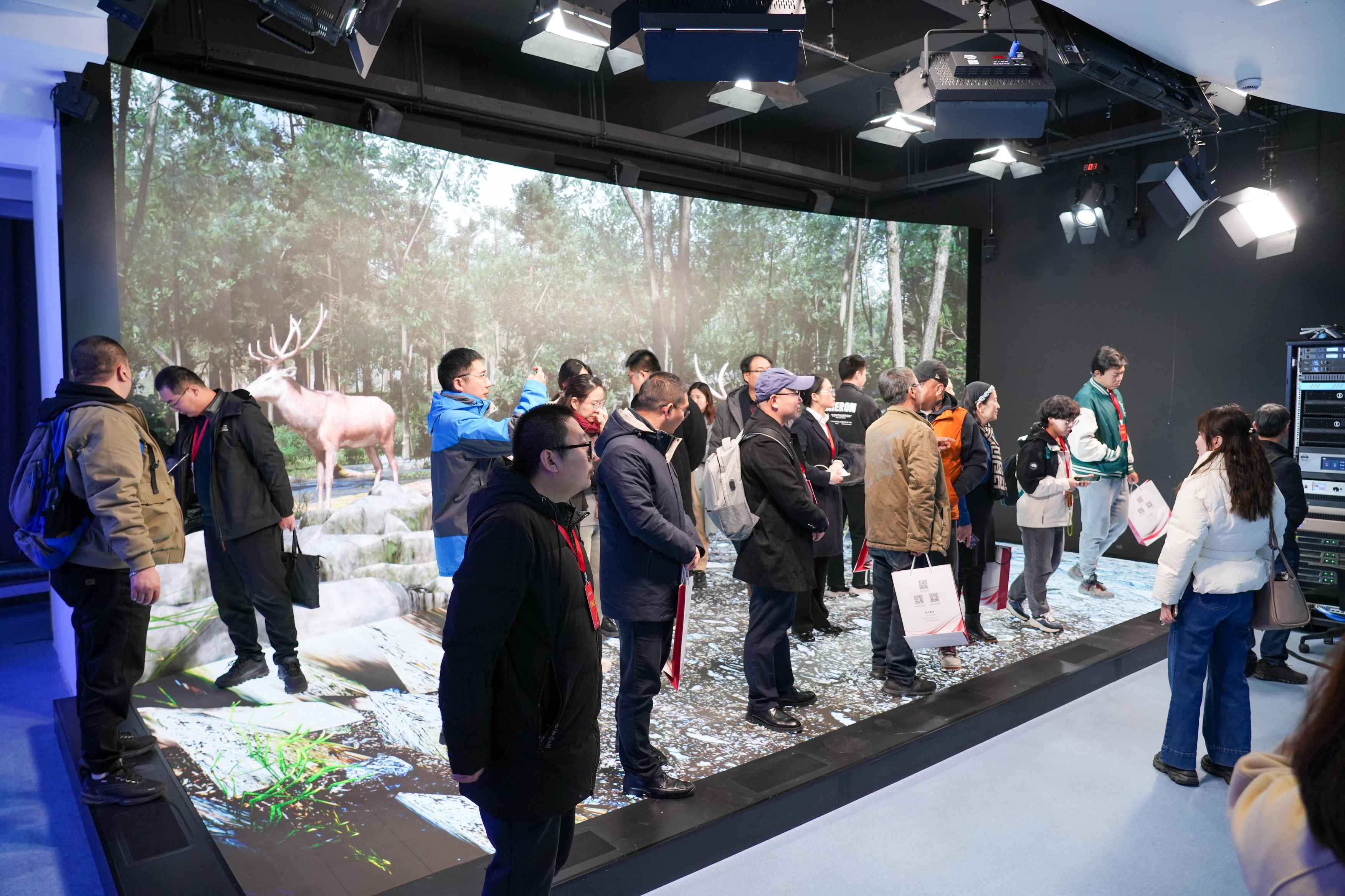 2024校園影視教育成果展示暨“元宇宙VR創(chuàng)意編程”培訓活動在音王成功舉辦
